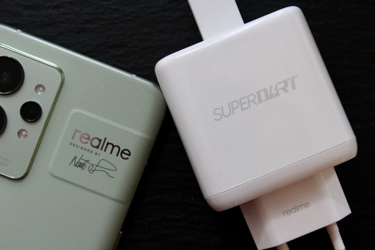 realme superdart charger block 768x768