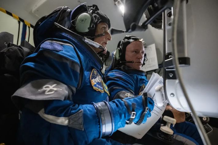 فضاپیمای استارلاینر فضانوردان