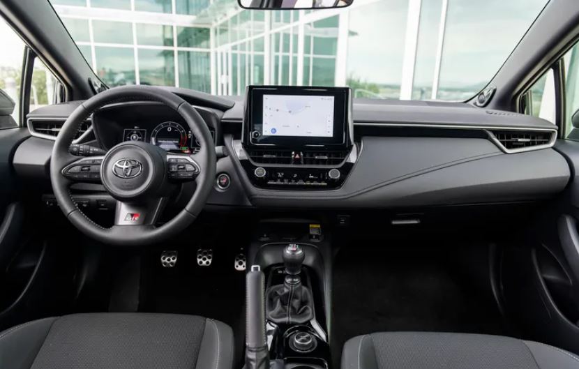 تصویر داخلی خودروی جی ار کرولا