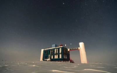 کشف اسرار فضا-زمان در یخ های قطب جنوب!!