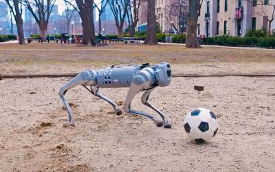سگ رباتیک که می تواند در سطوح مختلف فوتبال بازی کند