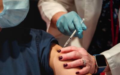 زنان از عوارض جانبی بدتری پس از واکسن کووید برخوردارند