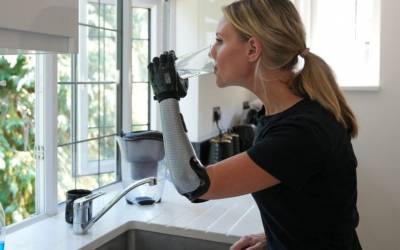 دست مصنوعی هوشمند Bionic با قابلیت کنترل از راه دور