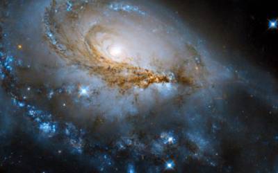 تصاویر زیبای هابل از ستارگان جوان یک کهکشان مارپیچی